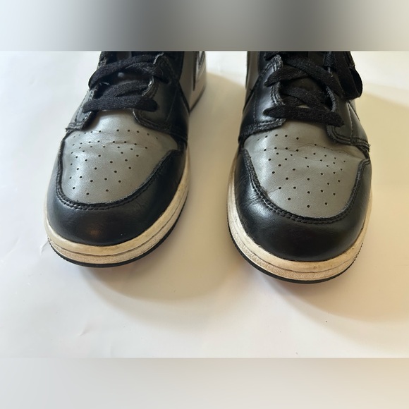 Nike Boy’s Black and Gray Sneakers - Picture 3 of 15